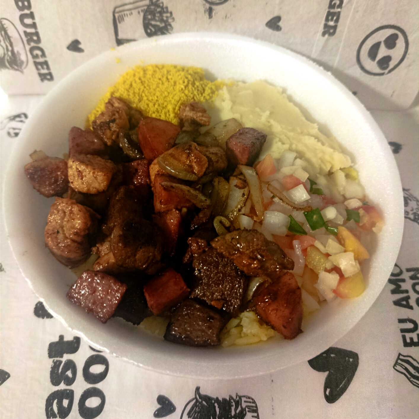 Acompanha: arroz,farofa,vinagre e purê