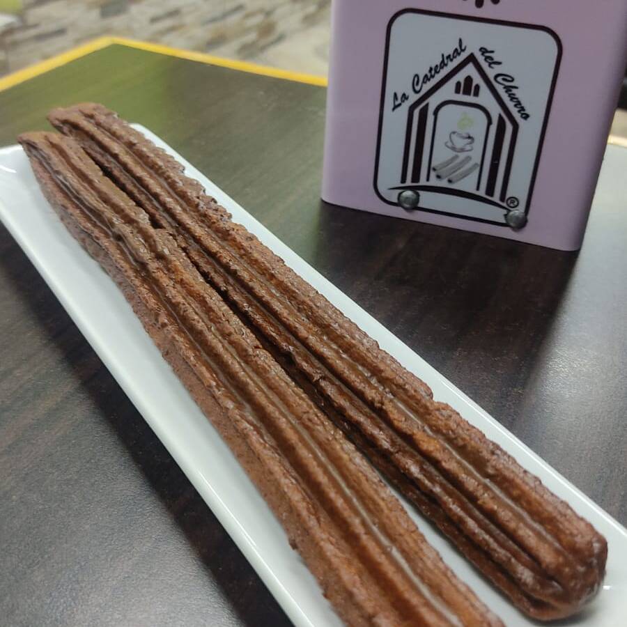 churro tradicional cubierto de chocolate