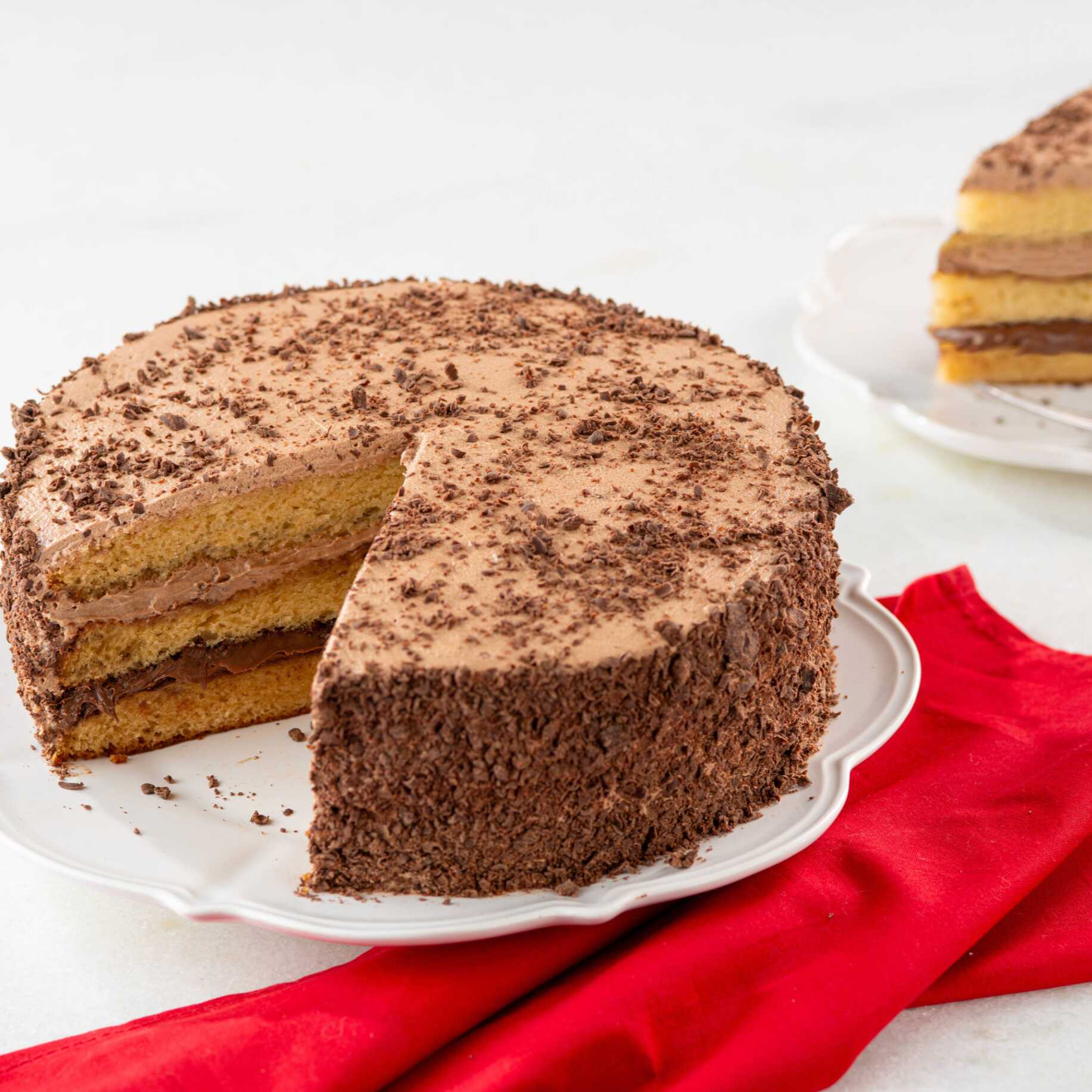 Bolo caseiro de leite, com duas camadas de recheio: uma de Nutella e outra de chantilly com Nutella e raspas de chocolate. Imagem meramente ilustrativa.
Bolo pequeno serve até 8 fatias.
Bolo grande serve até 16 fatias.