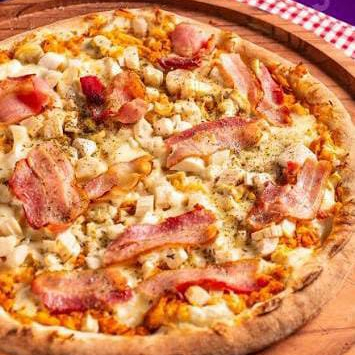 Molho de tomate, champignon, bacon, palmito e mussarela.