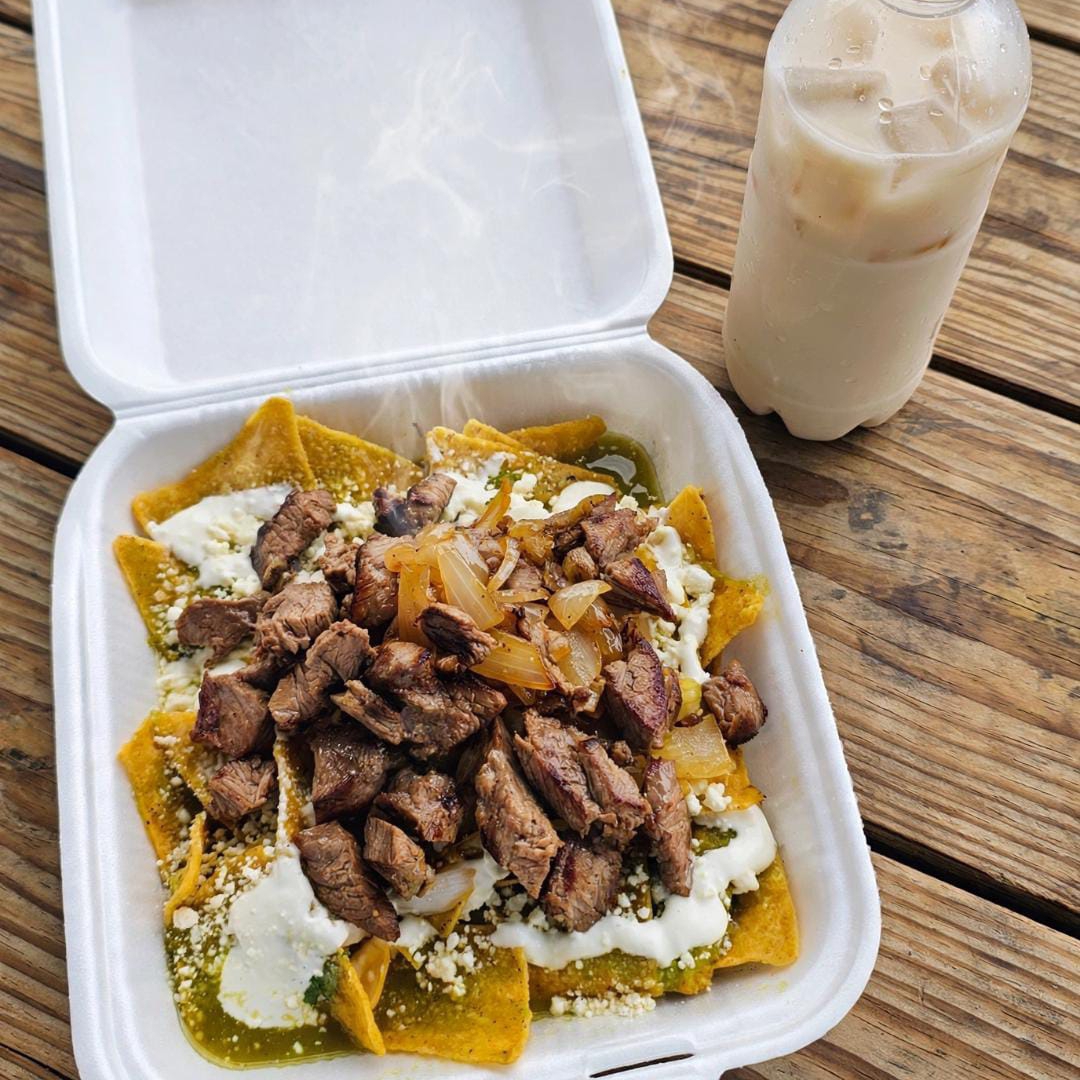 Chilaquiles Verdes + Agua de Horchata