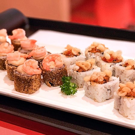10 HOT DE COMARAÕ E 10 URAMAKI DE CAMARÃO