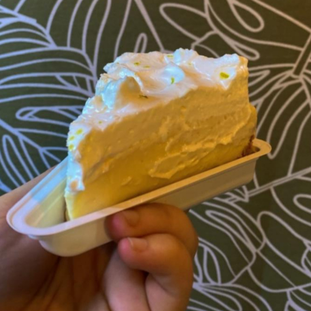 Bolo de Ninho com geleia de morangos artesanal