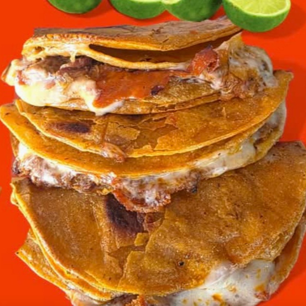 Taco Dorado de Birria con Queso