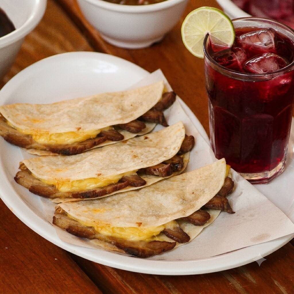 3 Quesadillas + 1 Agua
