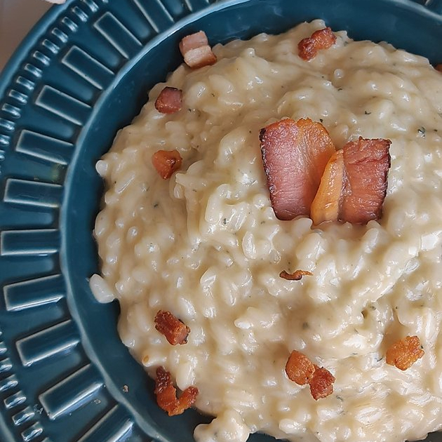 Arroz arbóreo, parmesão, gorgonzola e bacon.