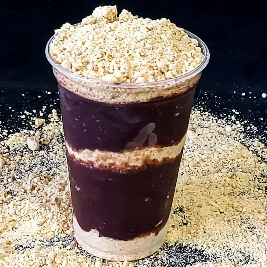 Manuella Açaí & Cia Prepare-se para uma explosão de sabores e qualidade! Nosso açaí de 300 ml é cremoso, geladinho e irresistível. Perfeito para quem ama energia, sabor e aquele toque especial que só a Manuella Açaí & Cia oferece. Monte do seu jeito com os melhores acompanhamentos e sinta o verdadeiro gosto da felicidade!