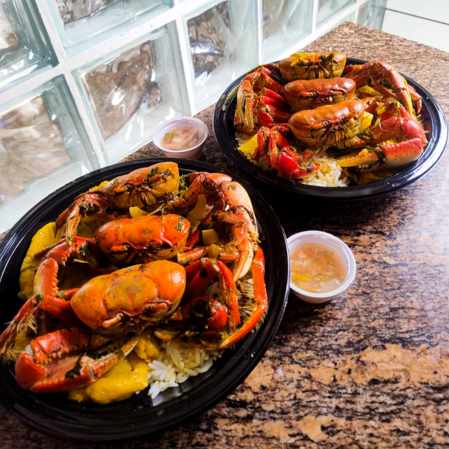 Kit Caranguejos: acompanha 6 caranguejo, pirão e arroz