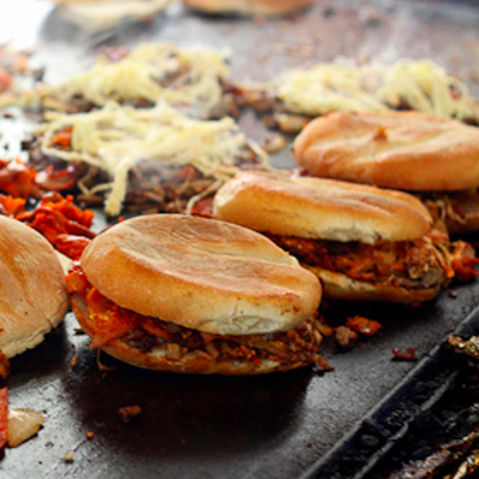 Dos Tortas Cubanas + Papas y Dos Té 500ml.
