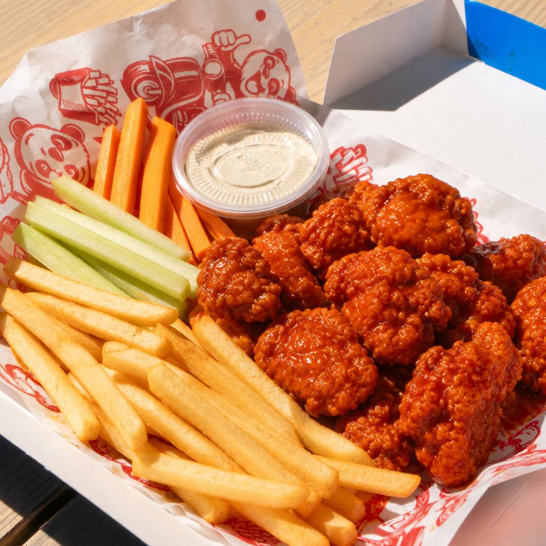 BONELESS + PAPAS