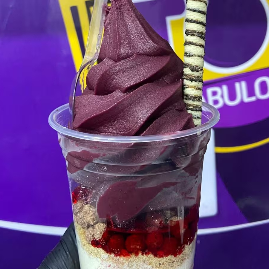 Açaí gelado e cremoso com frutas selecionadas — escolha seus sabores preferidos. Açai de 500ml