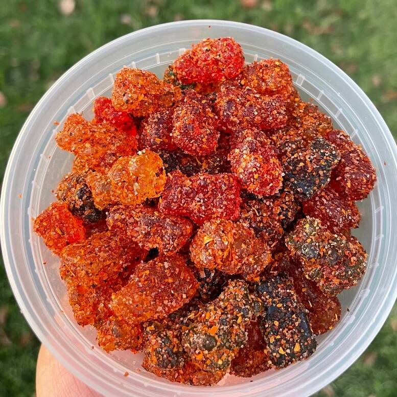 Gomilocas con Chamoy
