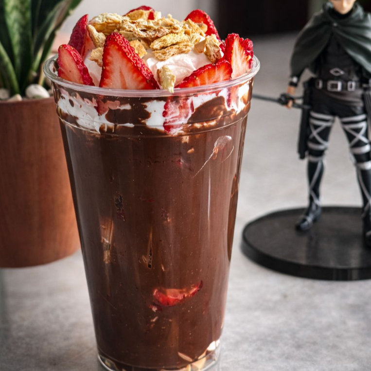 FRESAS CON CREMA BATIDA-GRANDE 16oz