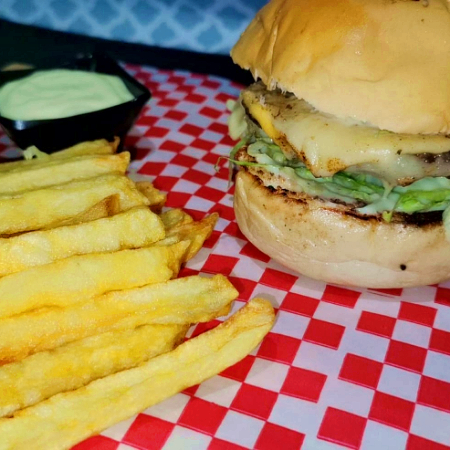 Hamburguesa de Carne + Papas Fritas + Gaseosa 400