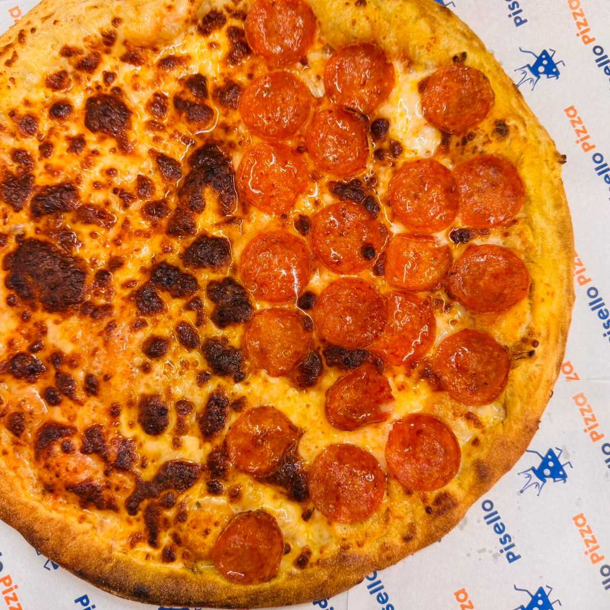 Pizza Mitad Queso Mitad Peperoni (Tamaño Familiar)
