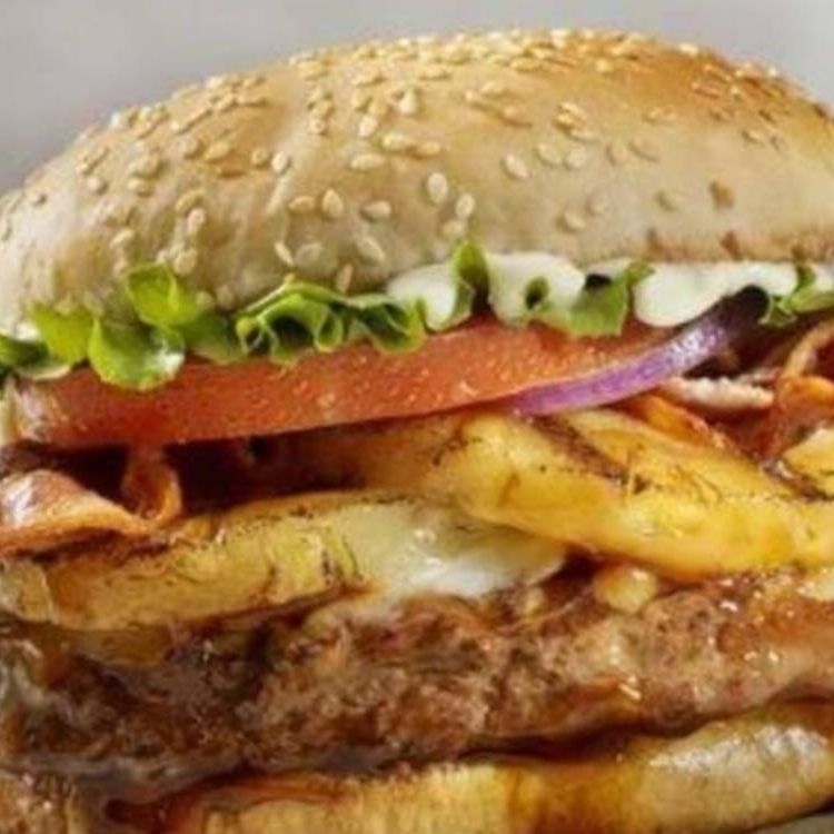 Hamburguesa con Piña y Tocino con BBQ