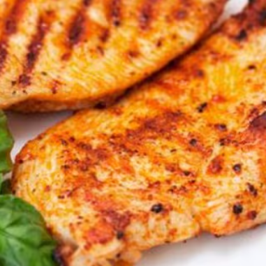 Marmitex contêm:
-Filé de frango (você pode optar por um adicional de mistura por mais R$30,00);
-arroz;
-feijão;
-um tipo de guarnição de sua escolha;
-salada (alface, tomate e cebola);
obs: todos os itens acima vão juntos na marmitex, e somente a salada e o adicional de carne vão separadamente.