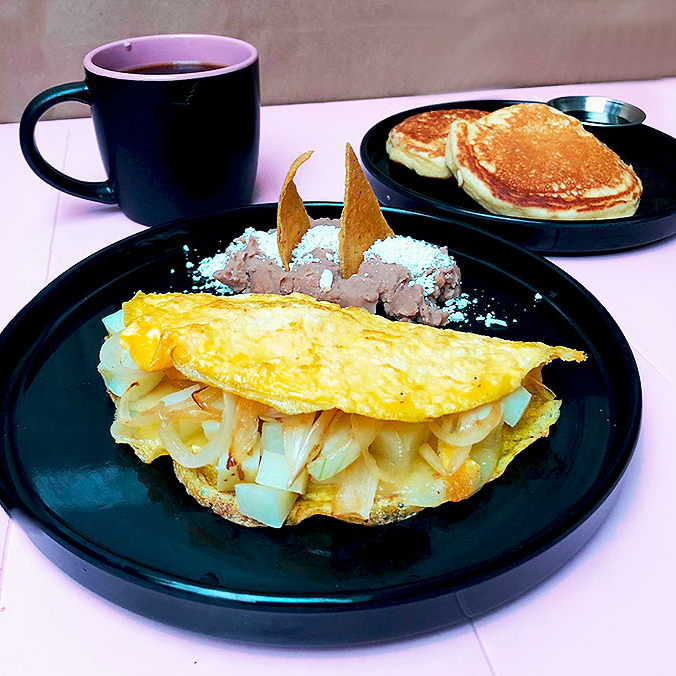 Omelette de Papa + Café + 2 Mini Hot Cakes