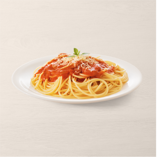 Massa coberta por molho feito de tomates e tempero especial.