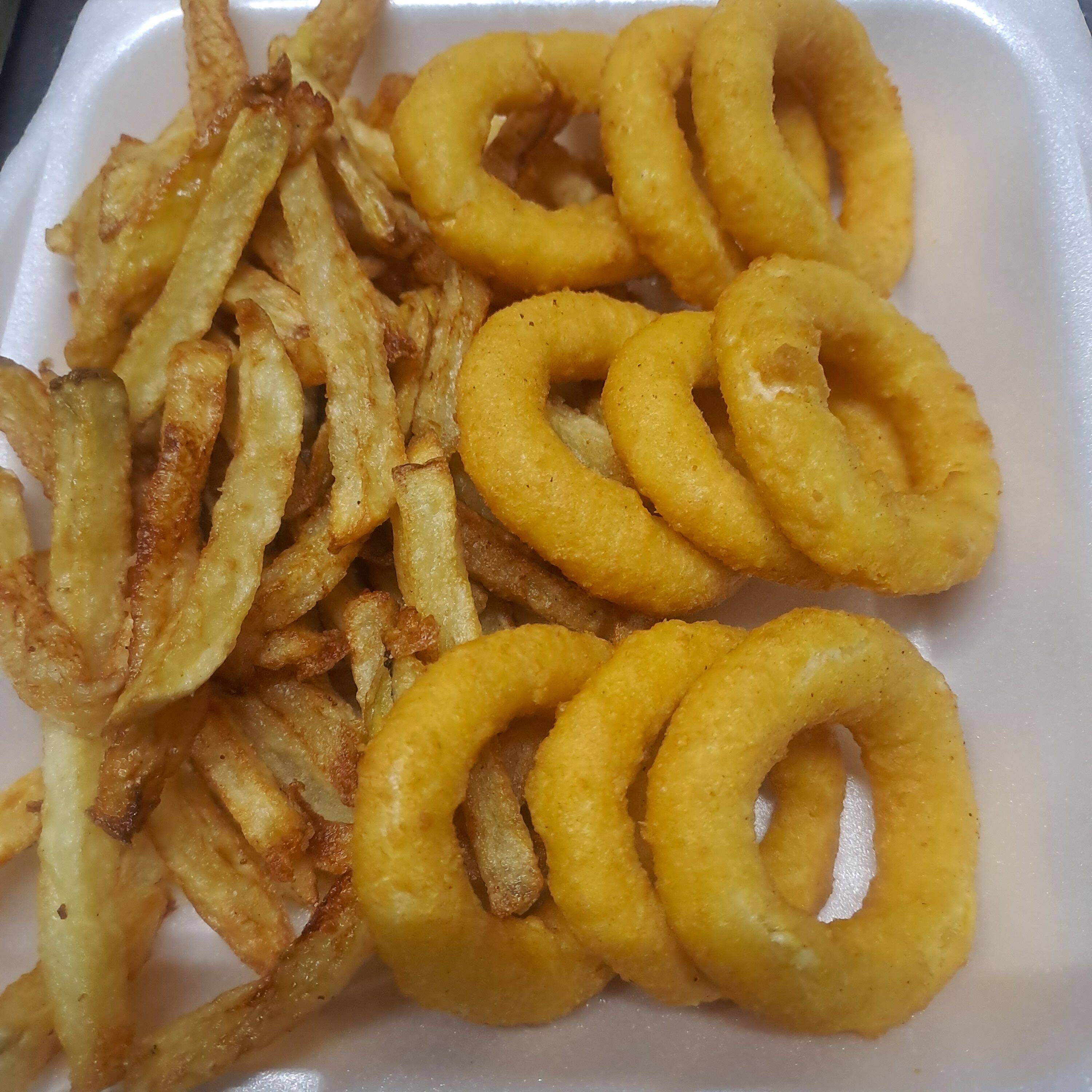 Aros de Cebolla con Papas Fritas