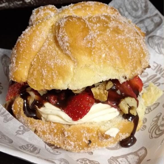 Pan de Muerto Relleno
