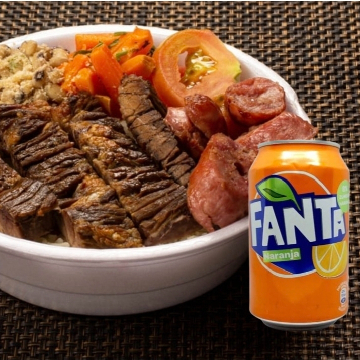 Marmita mista com arroz, feijão de caldo, mandioca, macarrão e churrasco misto na brasa + 1 fanta laranja 350ml