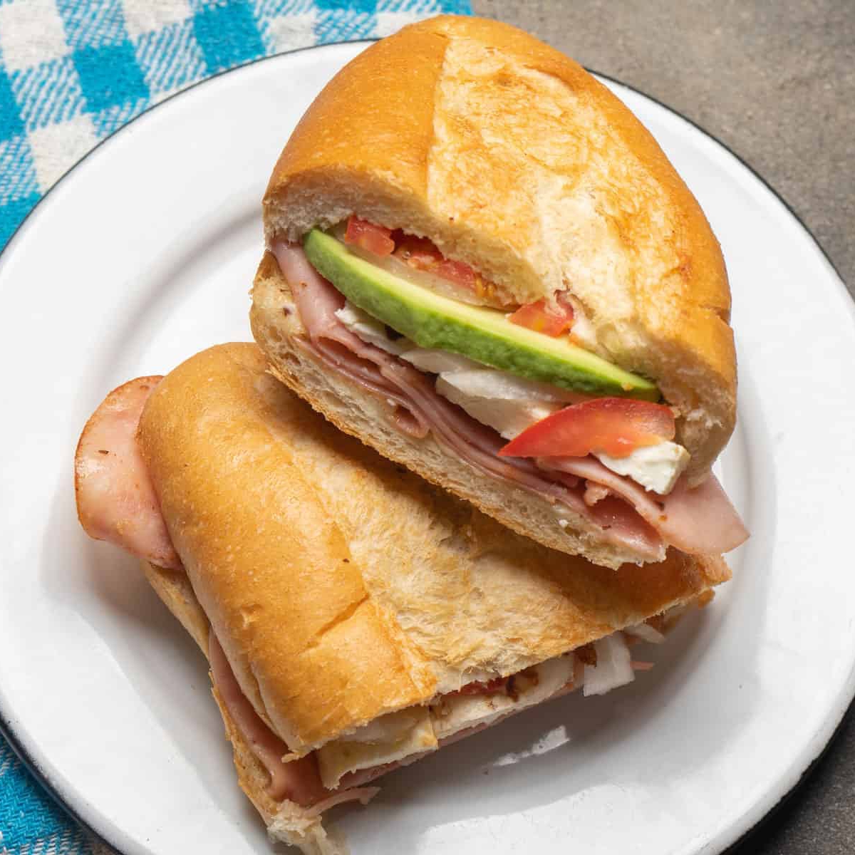 TORTA DE JAMON Y SALCHICHA+ CEMITA FUTBOLERA MAS A