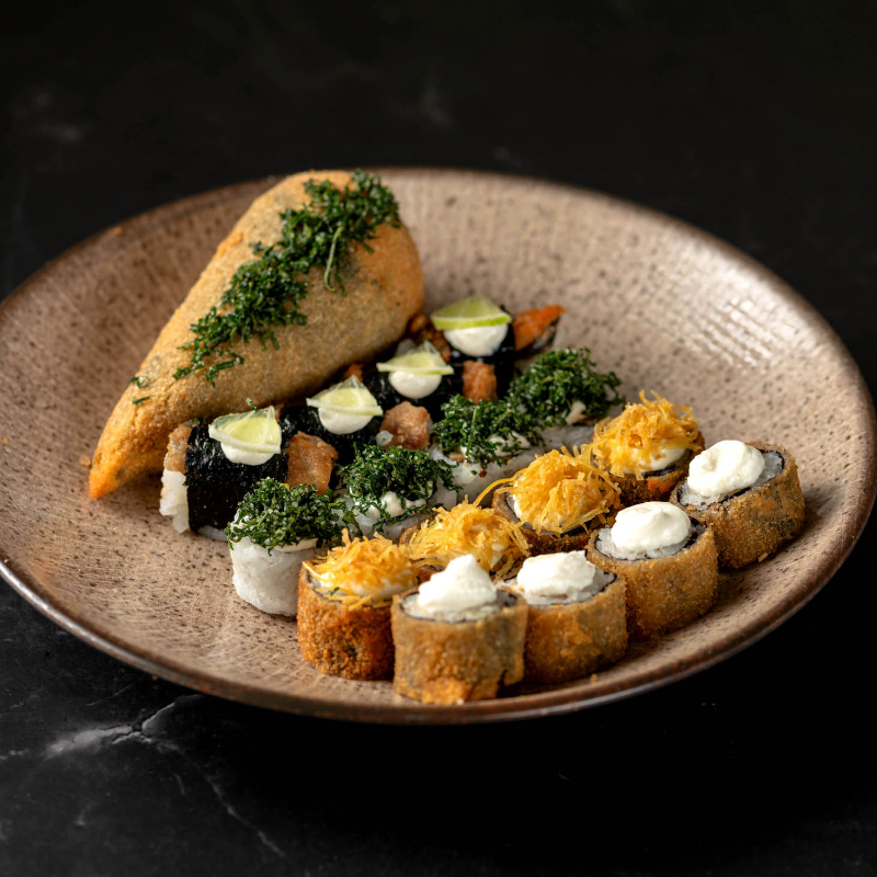 1 Temaki (chico cesar), 4 Niguiri Skin, 4 Uramaki Skin com Couve, 4 Hot Holl Couve, 4 Hot Holl Batata Crispy