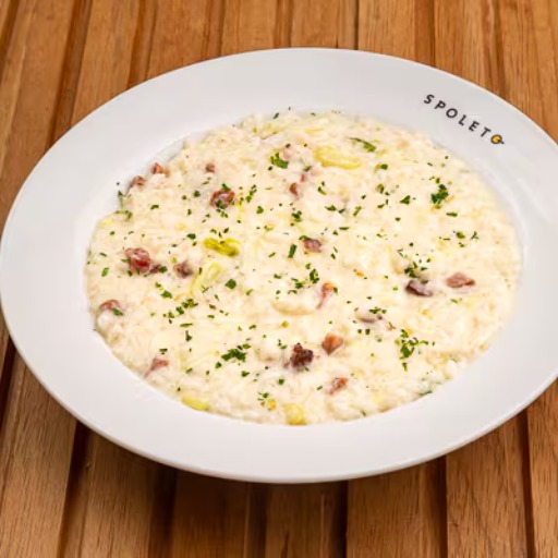 200g de arroz importado da Itália, com 2 conchas de molho e 6 ingredientes à sua escolha.