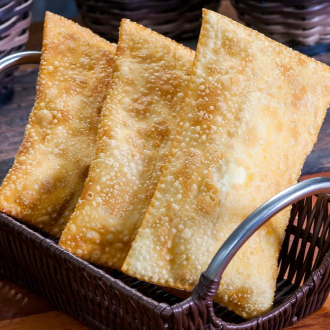 Combo mais vendido da Maior Pastelaria de Jpa. 3 Pastéis a sua escolha, acompanhado de uma bebida bem gelada, tbm a sua escolha️!!!!