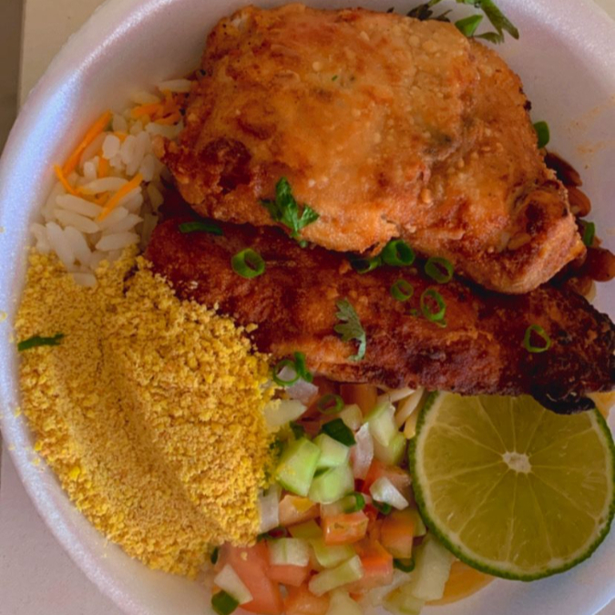 Pirapitinga selecionada, frita no ponto certo, crocante por fora e suculenta por dentro. Acompanha arroz, feijão, macarrão, farofa, batata frita e salada fresca.