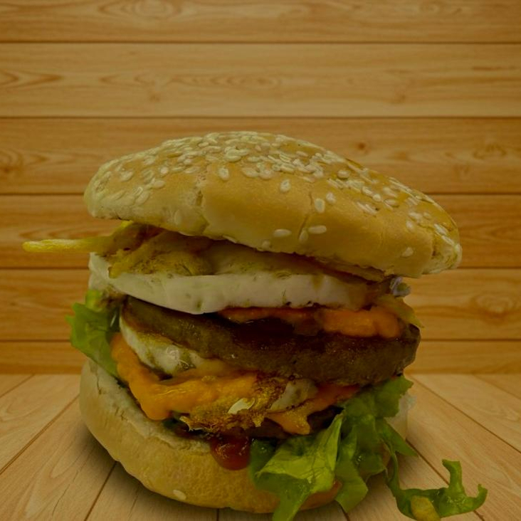 Pão, 3 carnes, presunto, queijo, ovo, maionese alho, billy jack, cebola crispy, batata palha, salada e requeijão