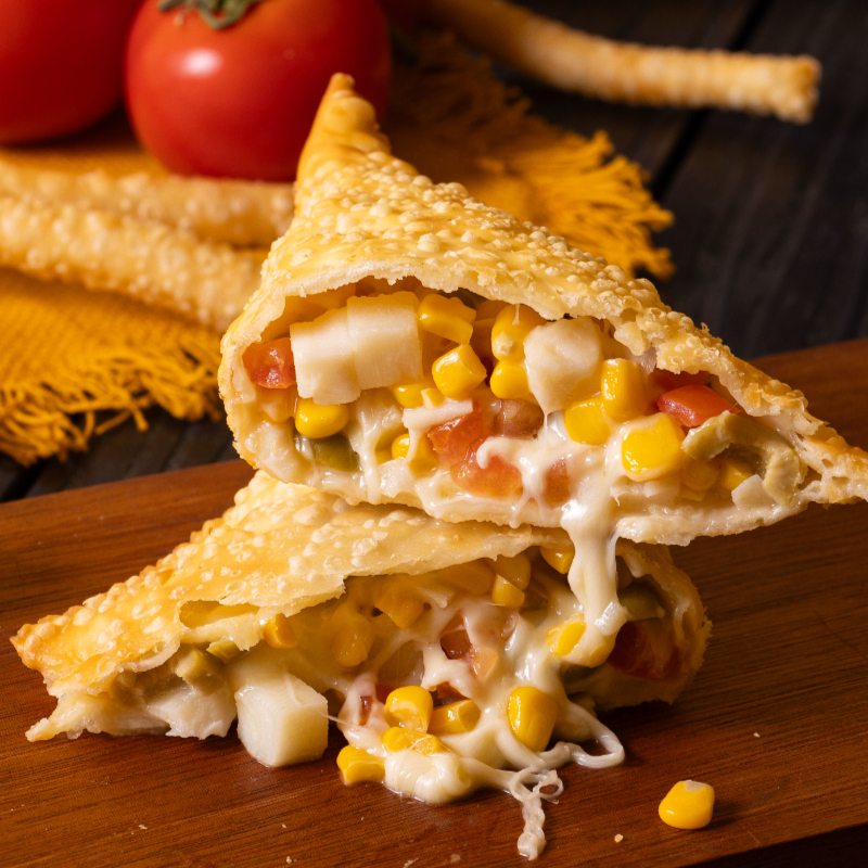 Queijo mussarela derretido, palmito, tomate, milho e azeitona verde picada (aprox 360g)