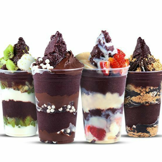 Junte a família e economize! Leve 4 copos de açaí por um preço especial, com a mesma qualidade e sabor que você já conhece. Escolha os acompanhamentos e garanta a sobremesa perfeita para todos. Copo de 300 ml