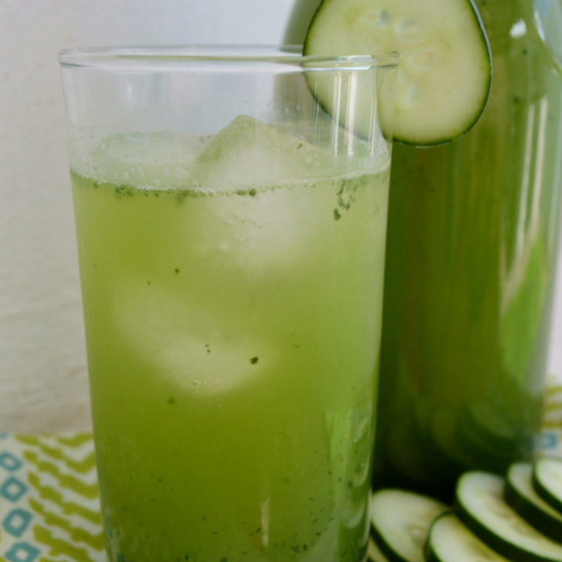 Agua de Pepino con Limón