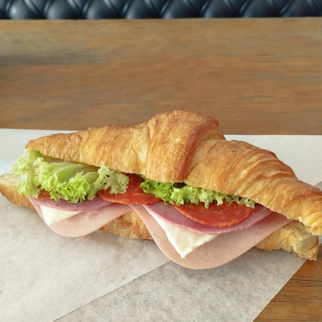Croissant De Carnes Frías