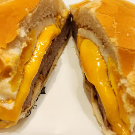 Pão francês, churrasco, queijo e egg