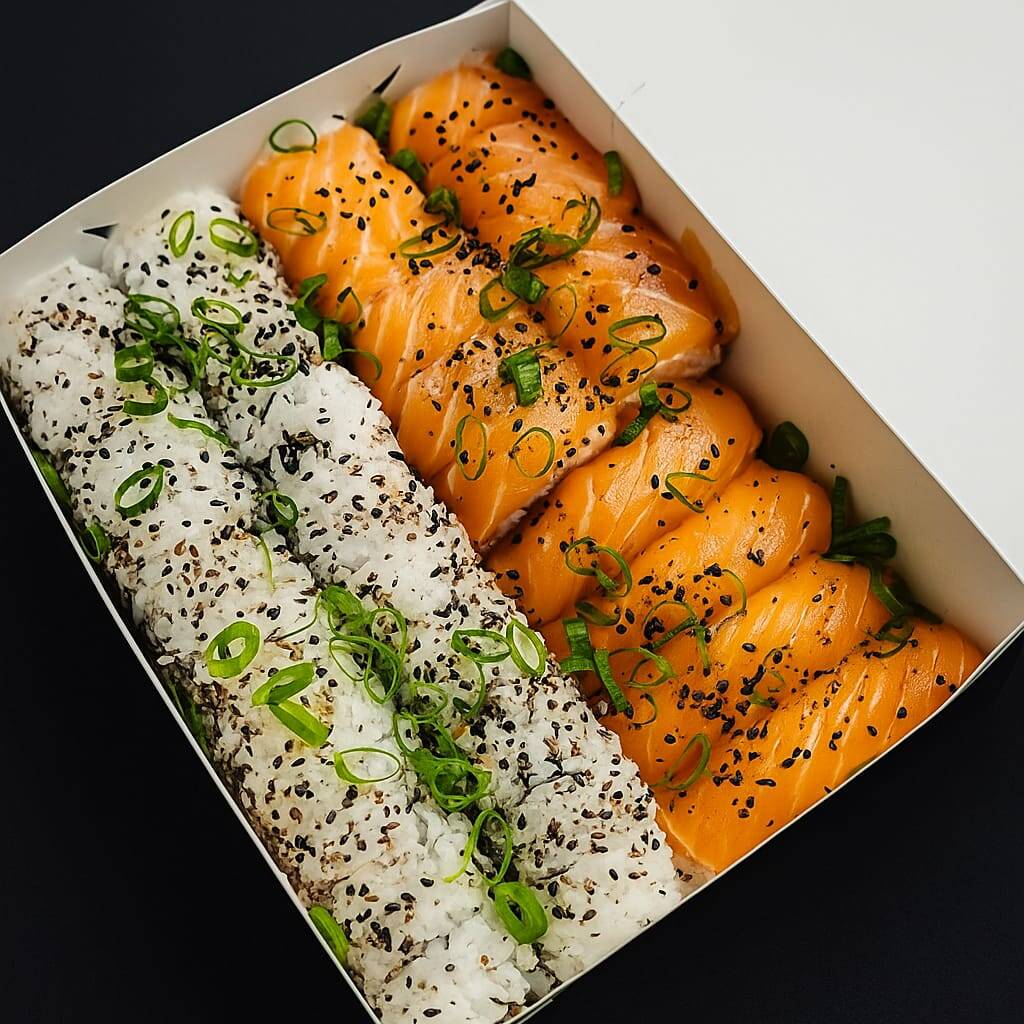 10 Uramaki de Salmão, 10 Uramaki de Kani, 10 Uramaki Camarão com a Lamina de Salmão por Cima, 4 Niguiri de Salmão.