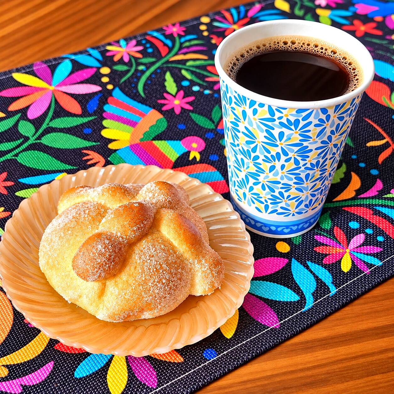 Americano + Mini Pan de Muerto
