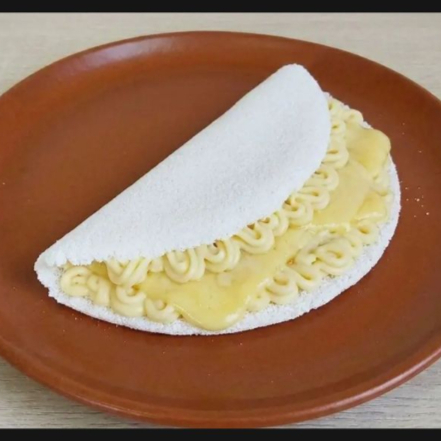 Massa de Tapioca recheada com mussarela e requeijão