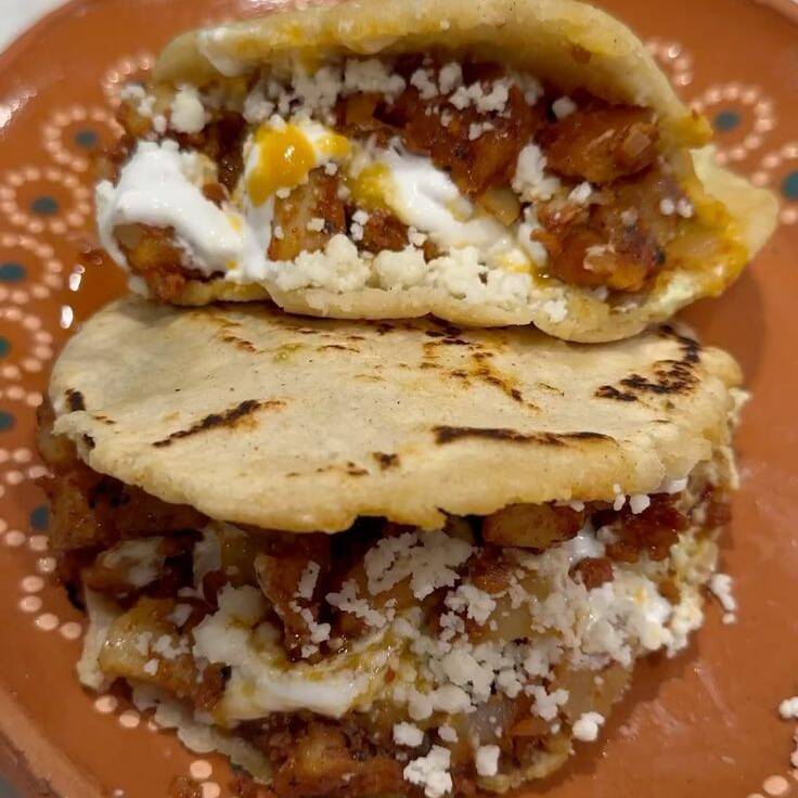 GORDITA CON QUESO