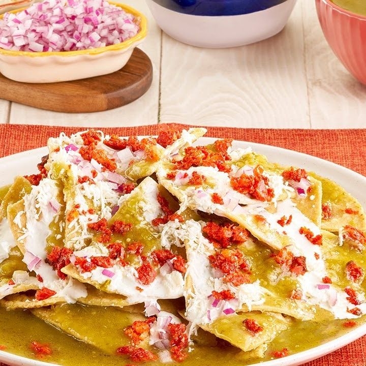 Chilaquiles Verdes con Longaniza + Bolillo 🥖🌶🫑