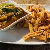41.Chao Min con Pollo y Camarones