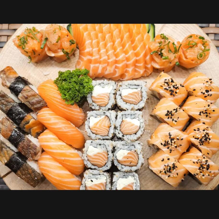 8 sashimi de salmão 4 niguiri de salmão 8 uramaki Filadélfia 8 uramaki Filadélfia especial 4 shou de salmão 4 niguiri skim de salmão