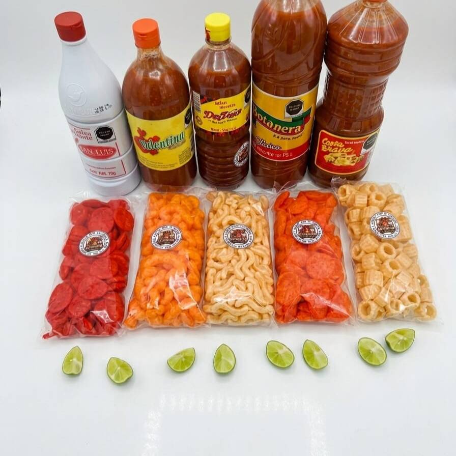 Frituras de Harina Variedad con Limon Sal y Salsa