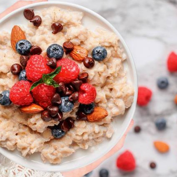 BOWL DE AVENA C/ YOGURTH Y FRESAS