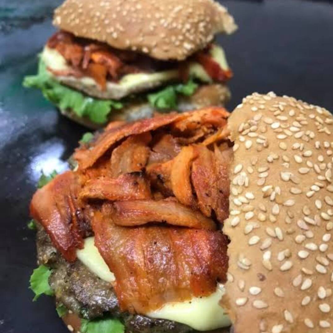 PASTOR BURGER ALGO BIEN