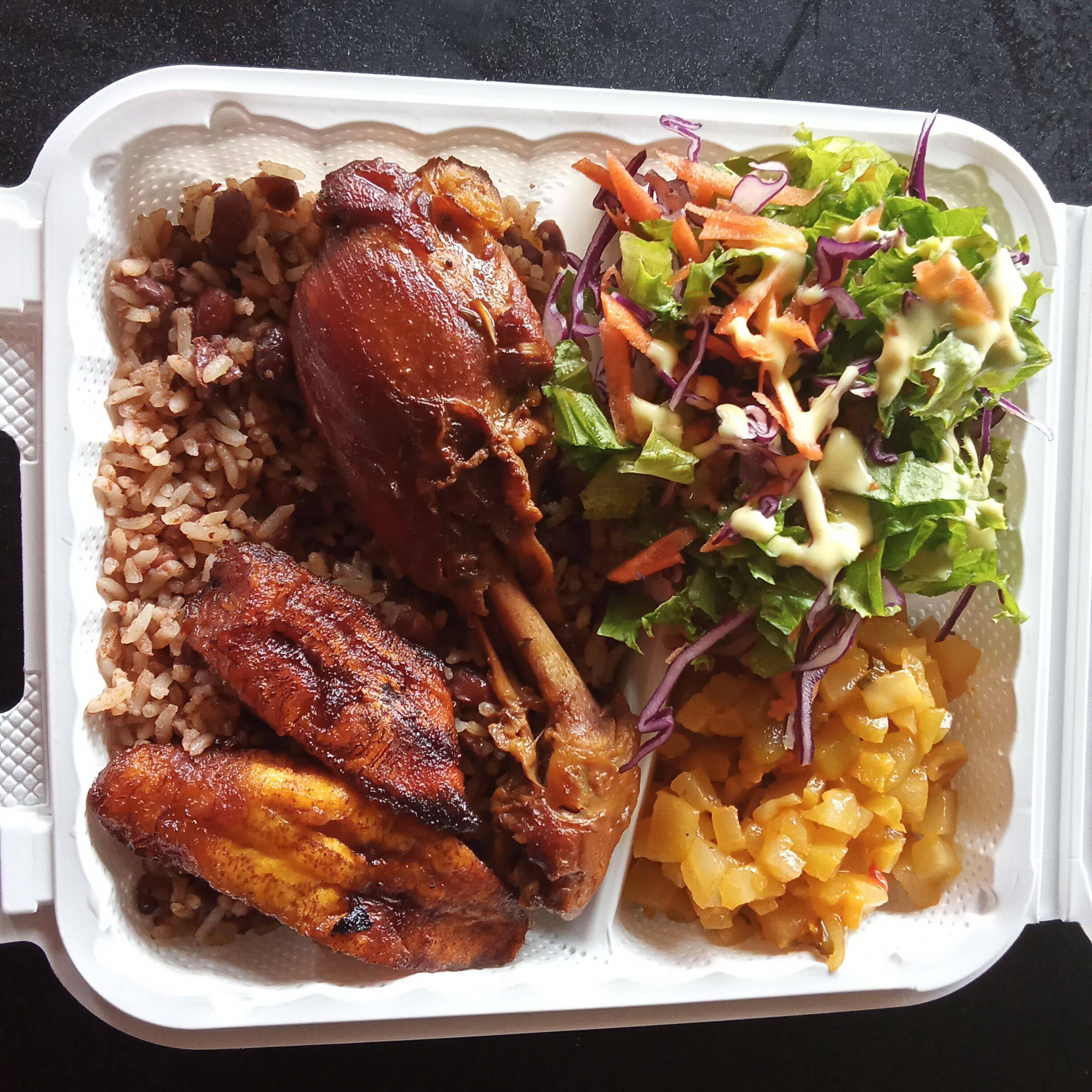 Pinto con pollo caribeño