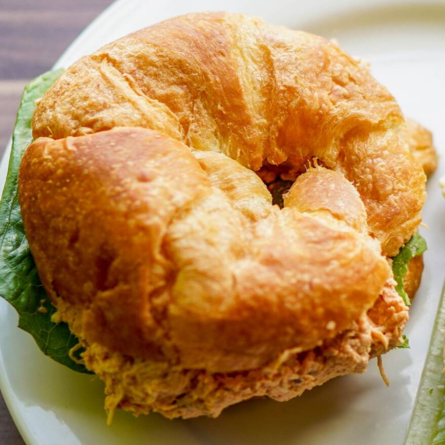 Croissant C/ Ensalada Pechuga + Bebida + FlamingHo