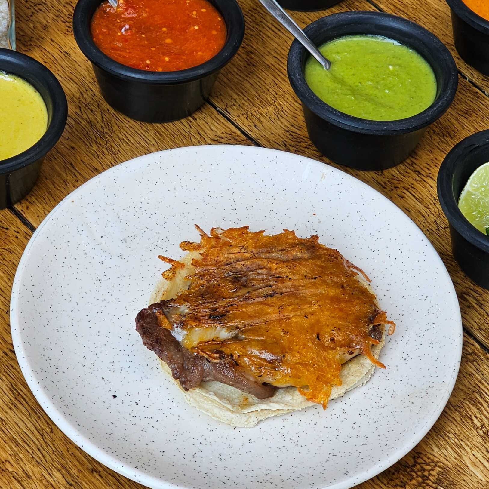 Taco de Rib Eye con Queso
